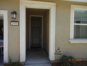 1950 Tangelo Way in Santa Paula, CA - Building Photo - Building Photo