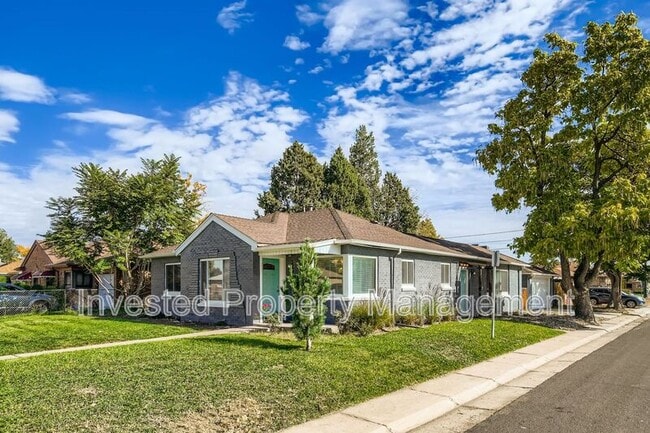 2400 Pontiac St in Denver, CO - Building Photo - Building Photo