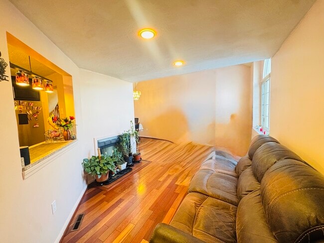 237 South St in Shrewsbury, MA - Building Photo - Building Photo