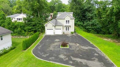 1 Kewanee Rd in New Rochelle, NY - Building Photo - Building Photo