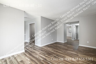 420 10th Ave Dr NE in Hickory, NC - Foto de edificio - Building Photo