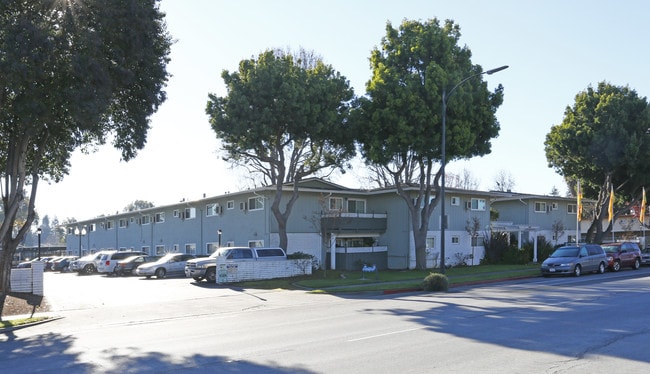 Cherry Creek Apartments in San Jose, CA - Building Photo - Building Photo