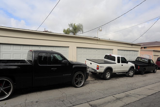 12404-12416 Breezewood Dr in Whittier, CA - Foto de edificio - Building Photo
