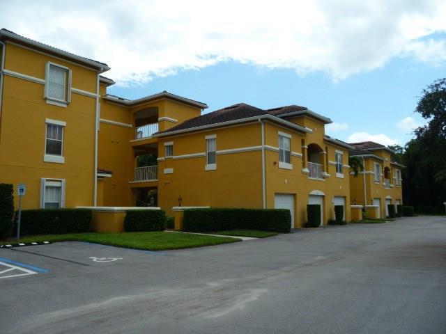 5045 Fairways Cir in Vero Beach, FL - Building Photo