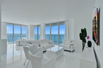 6365 Collins Ave, Unit 2403 in Miami Beach, FL - Building Photo - Building Photo