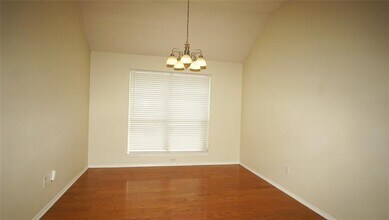 1702 Merritt Dr in Mansfield, TX - Foto de edificio - Building Photo