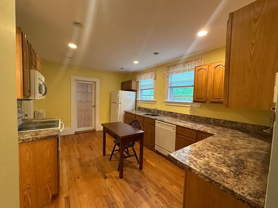 24 Hillside Ave in Braintree, MA - Building Photo