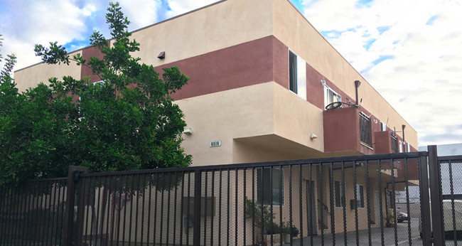 6910 Hinds Ave in North Hollywood, CA - Building Photo - Other