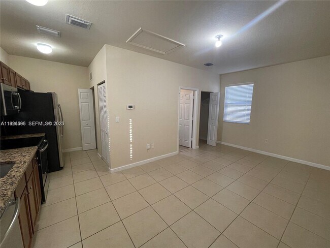 17127 SW 96th St in Miami, FL - Building Photo - Building Photo