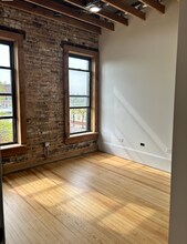 3535 W Armitage Ave in Chicago, IL - Foto de edificio - Building Photo
