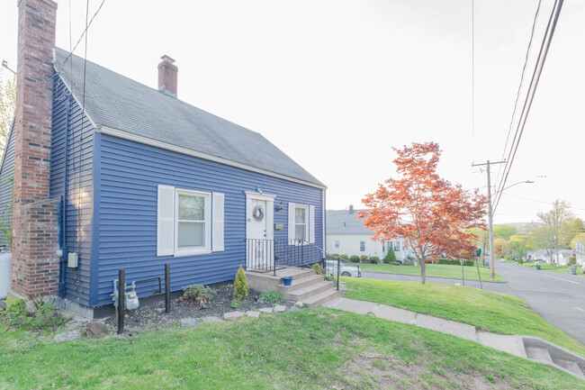 102 Greystone Ave in Bristol, CT - Building Photo - Building Photo