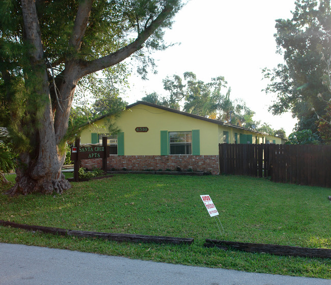 4516 SW 33rd Ave in Fort Lauderdale, FL - Building Photo - Building Photo