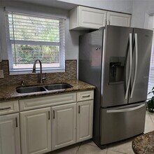 3925 Omega Ln in Sarasota, FL - Building Photo - Building Photo