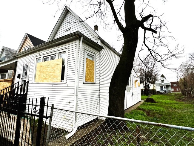 6755 S Throop St in Chicago, IL - Foto de edificio - Building Photo