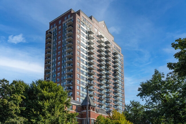 property at 1717 S Prairie Ave
