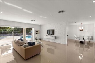 5236 SW 64th Ave in Miami, FL - Building Photo - Building Photo