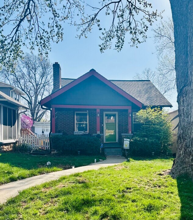 6145 Holmes St in Kansas City, MO - Building Photo