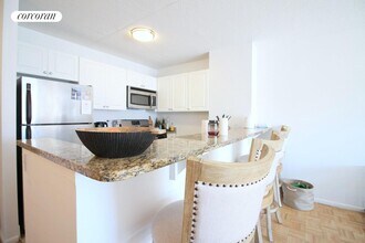 225 8th Ave in New York, NY - Building Photo - Building Photo