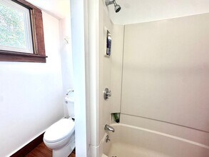 22 Greenough St, Unit 3 in Brookline, MA - Building Photo - Building Photo