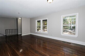 5425 Skyview Dr SW in Atlanta, GA - Building Photo - Building Photo