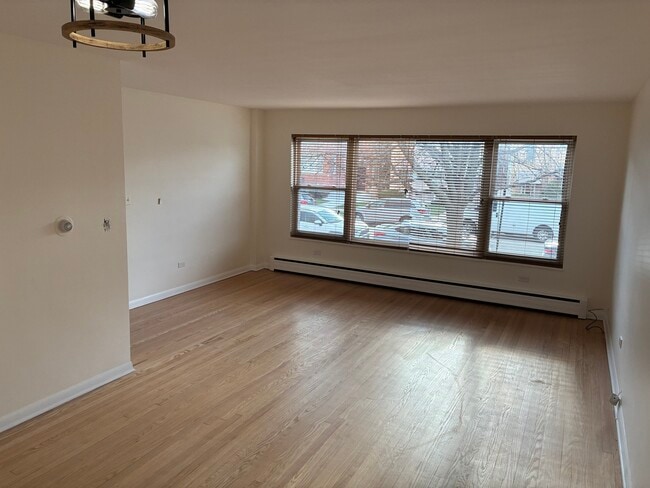 5555 N Mango Ave in Chicago, IL - Building Photo - Building Photo