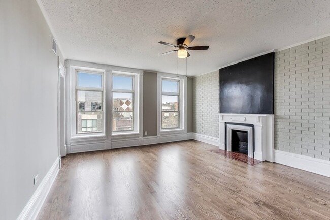 1429 W Grand Ave-Unit -3F in Chicago, IL - Building Photo - Building Photo