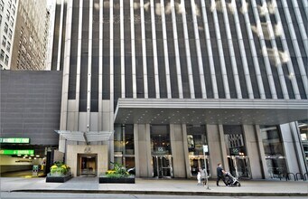 65 E Monroe St, Unit 4503 in Chicago, IL - Foto de edificio - Building Photo