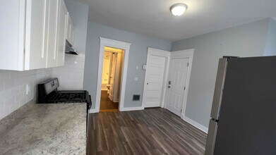 879 Elm St, Unit 1 in New Haven, CT - Building Photo - Building Photo