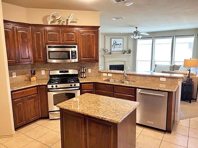 2225 Laurel Forest Dr in Fort Worth, TX - Building Photo - Building Photo