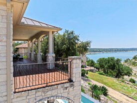 17813 Kingfisher Ridge Dr in Lago Vista, TX - Foto de edificio - Building Photo