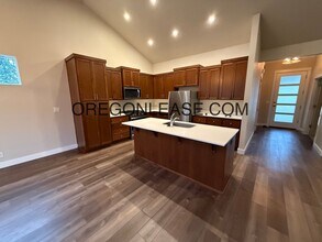 1191 S 46th St in Springfield, OR - Building Photo - Building Photo