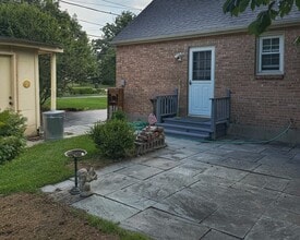 201 Washington Rd in Lake Forest, IL - Building Photo - Building Photo