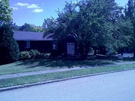 1795 Dougwood Dr in Mansfield, OH - Building Photo