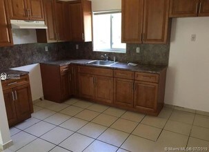 452 SW 10th St-Unit -1 in Miami, FL - Building Photo - Building Photo