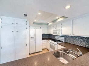 887 Buttercup Rd in Carlsbad, CA - Building Photo - Building Photo