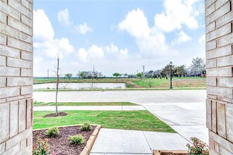 5933 Sandown Dr in Aubrey, TX - Foto de edificio - Building Photo