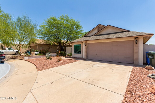 1909 E Villa Theresa Dr in Phoenix, AZ - Building Photo - Building Photo