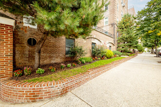 Berkeley Apartments Corporation in Forest Hills, NY - Building Photo - Building Photo