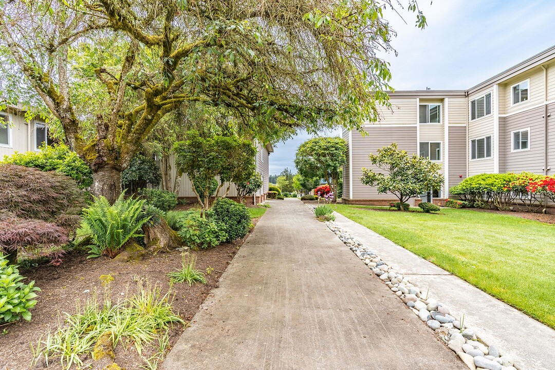 Crossroads Garden Apartments in Bellevue, WA - Foto de edificio