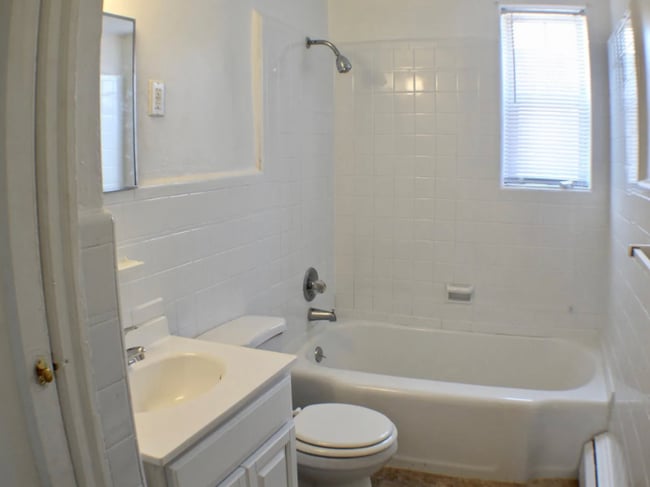 1112-1130 Magnolia Ave in Camden, NJ - Building Photo - Building Photo