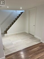 560 Heman St in Newmarket, ON - Building Photo
