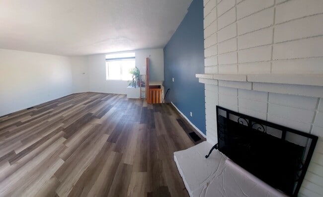 property at 1631 Van Horne Ln
