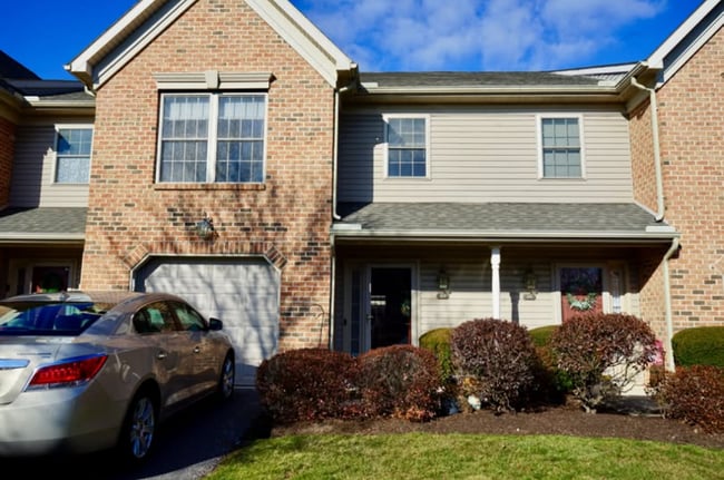 property at 104 Hunters Ridge Dr