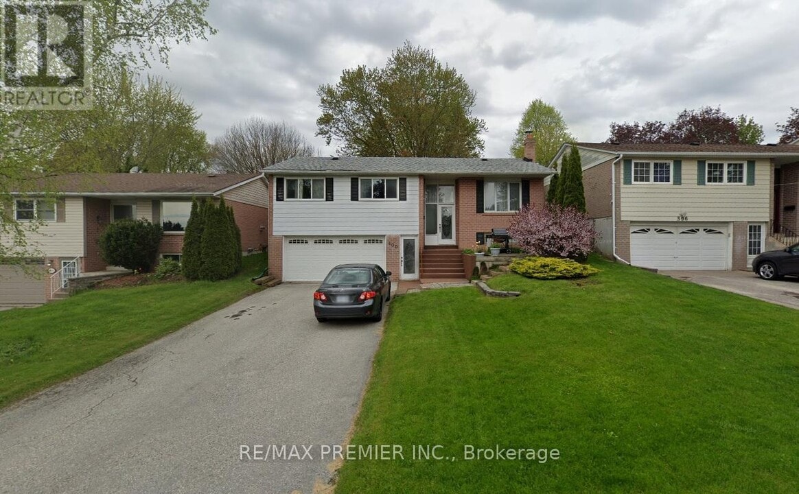 400 Dixon Blvd in Newmarket, ON - Building Photo