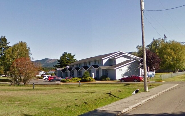 821 E Division St in Forks, WA - Building Photo - Building Photo