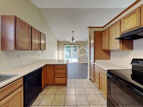 7457 Kidwell Dr in Indianapolis, IN - Foto de edificio - Building Photo
