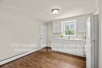 305 N Pleasant View St in Elmwood, IL - Building Photo - Building Photo