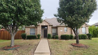 5322 Greyson Dr in Garland, TX - Building Photo