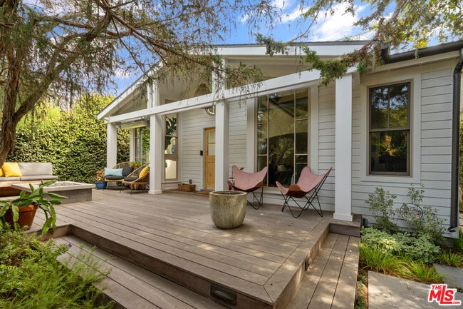 property at 942 Superba Ave