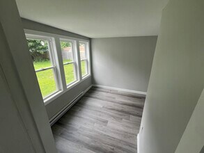 8 Brown Rd in Raymond, NH - Building Photo - Building Photo
